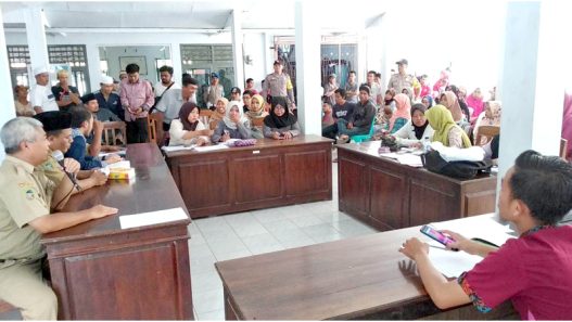 HL FT A Dana Disunat, PKH Desa Kalitapen Dibekukan (1) copy