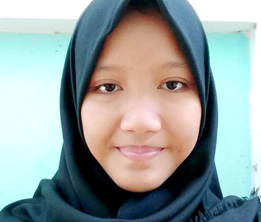 Puisi Almira Luna