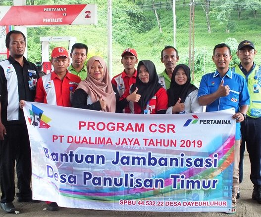 Karyawan dan Managemen SPBU 44.532.22. di Warung Batok Desa Panulisan Kecamatan Dayeuhluhur
