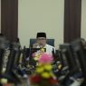 Gubernur Jawa Barat Ridwan Kamil saat menghadiri rapat koordinasi dengan pimpinan DPRD Jabar terkait perkembangan COVID-19 di Gedung Sate, Kota Bandung, Jum’at (13/3/20). (Foto: Pipin/Humas Jabar)