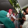 Ketua Tim Penggerak PKK Provinsi Jawa Barat Atalia Praratya Ridwan Kamil saat melakukan Sarling (Siaran Keliling) di Kabupaten Indramayu, Rabu (19/2/20). (Foto: Yogi/Humas Jabar)