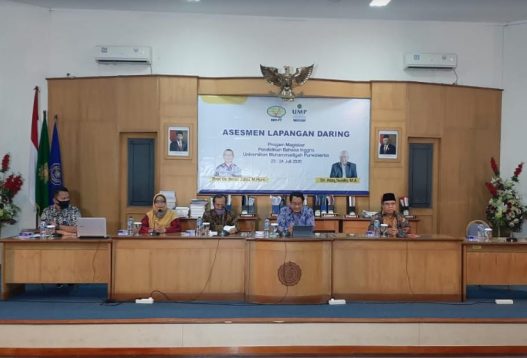 VIRTUAL : Para asesor mengikuti seremoni serta mendengarkan paparan dan penjelasan dari Kaprodi Pascasarjana PBI dan Tim melalui jaringan virtual