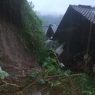Rumah Warga Desa Twelagiri Tertimpa Longsor