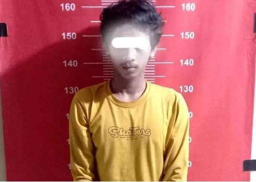 Istri Dibuat Menangis, Cilok Keluarkan Celurit
