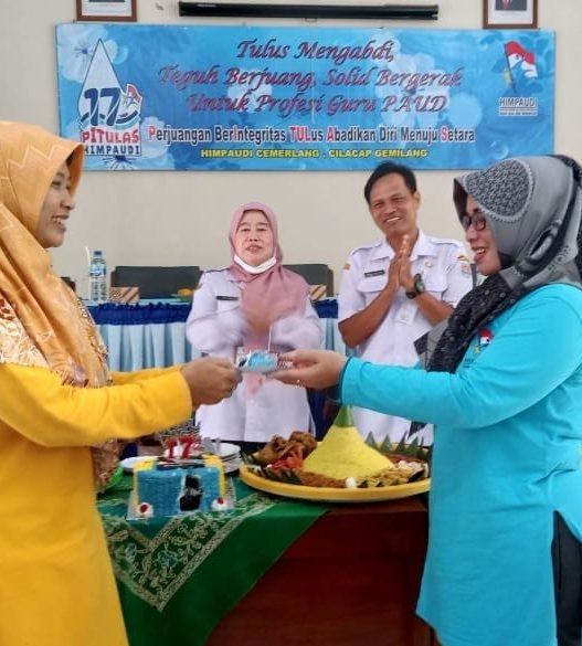 BAWAH - Himpaudi Kecamatan Dayeuhluhur Peringati HUT Himpaudi Ke 17