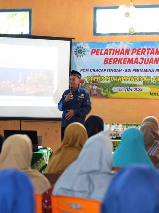 Kilang Pertamina Internasional (KPI) RU IV Cilacap bersama Badan Dakwah Islam (BDI) RU IV Cilacap turut berkontribusi dalam pelatihan pembuatan pupuk organik.