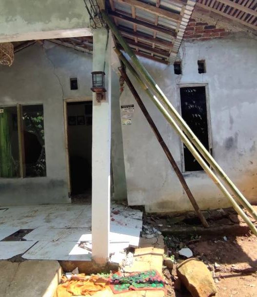 10 rumah di maribaya rusak