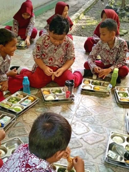 296 kelompok b3 diverifikasi