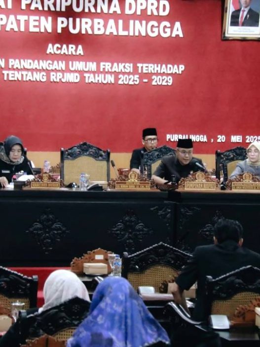 Bupati dan wabup tak hadir, rapat paripuran tertunda