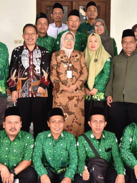 Bupati kebumen tanggapi aspirasi guru honorer nu