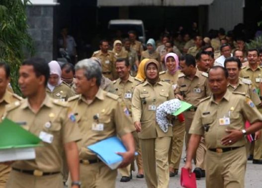 Daftar lengkap pegawai asn yang tidak akan terima gaji ke 13 tahun 2025