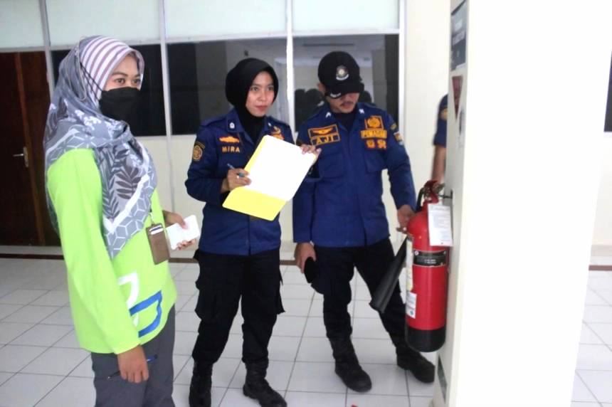 Damkar temukan apar kondisi aus