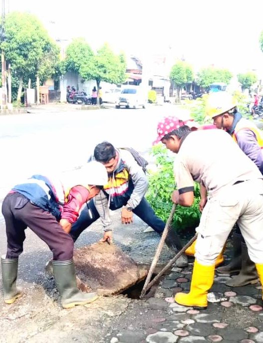 Drainase sumpiuh dibongkar lagi