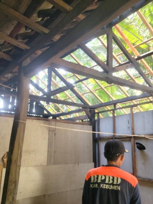 Hujan deras picu longsor di kecamatan ayah kebumen