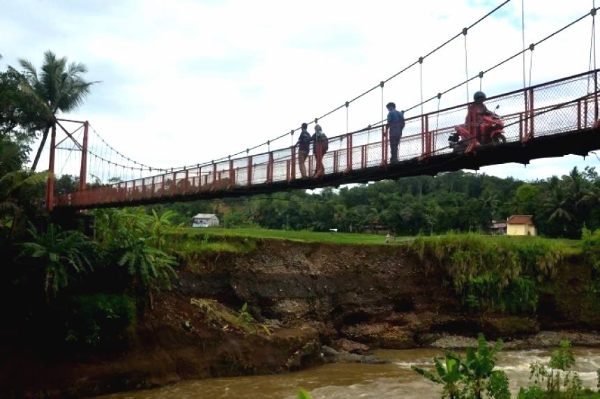 Jembatan gantung sidabowa bakal dipermanenkan