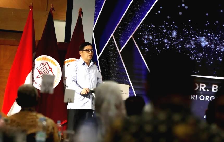 Ketua badan legislasi dan anggota komisi iii dpr ri bob hasan