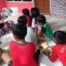 Layanan read aloud yang dilaksanakan oleh tbm pustaka nusantara.