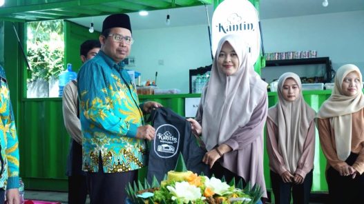 Mimpi dari peti kemas bekas bisa mengemas masa depan