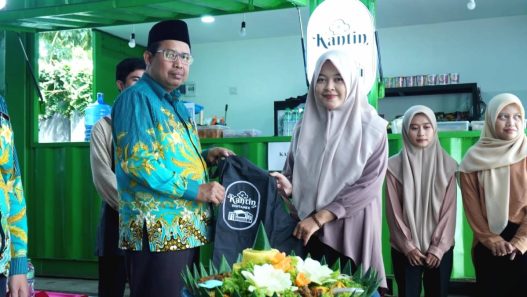 Mimpi dari peti kemas bekas bisa mengemas masa depan