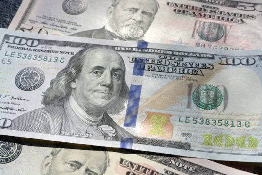Nilai tukar dollar as melemah, mencerminkan ketidakpastian yang semakin menguat di pasar global
