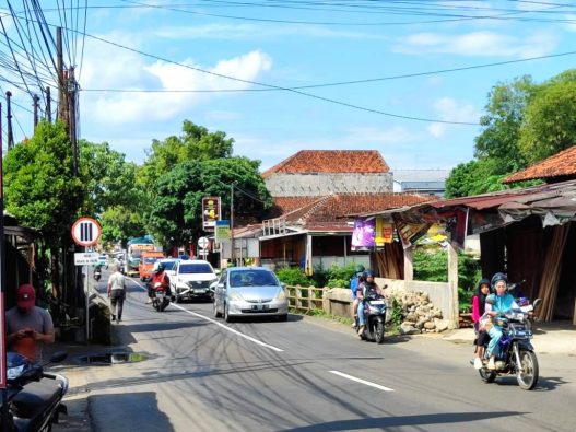 Pejalan kaki terserempet motor di dukuhwaluh