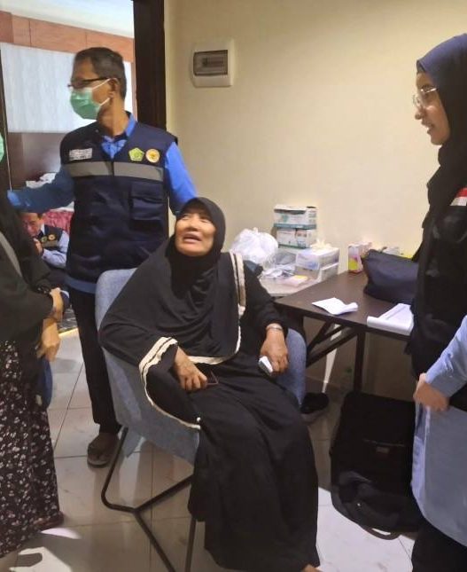 Pemeriksaan para jemaah calhaj tengah mendapatkan pelayanan kesehatan.