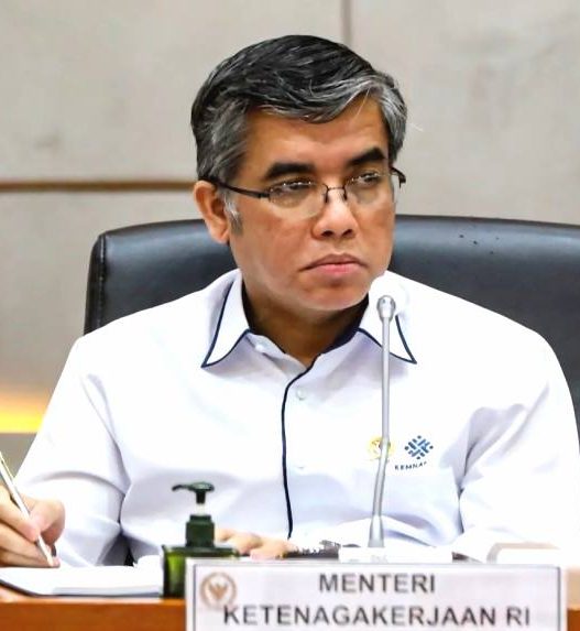 Regulasi menteri ketenagakerjaan yassierli memberikan keterangan terkait permitaan presiden untuk menghapus outsourcing.