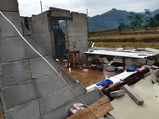 Rumah warga tlahab kidul purbalingga rusak diterjang angin kencang