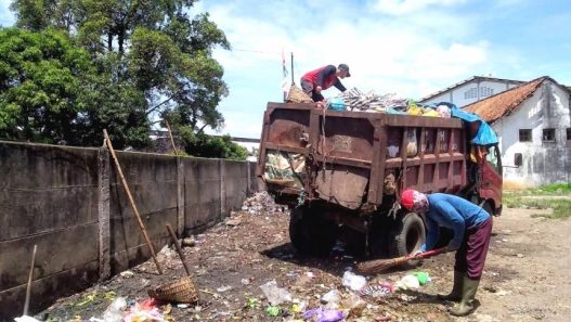 Rusak kondisi dump truk tpst sumpiuh yang rusak berat