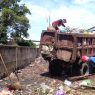 Rusak kondisi dump truk tpst sumpiuh yang rusak berat