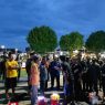 Satpol pp bersitegang dengan pkl dan penyedia jasa mainan anak saat melakukan penertiban