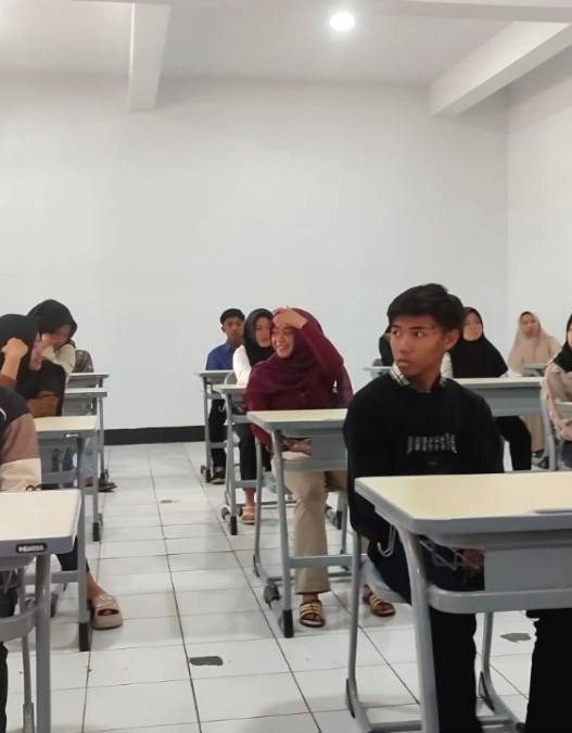 Sekolah rakyat calon siswa sekolah rakyat di kabupaten temanggung mencoba kelas sekolah rakyat