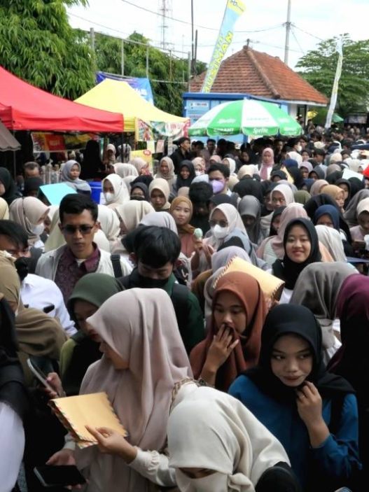 Semangat dari pagi, rela berjam jam mengantre