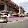 Sterilisasi pagar seng sudah menutupi seluruh sisi gedung bekas toko metro kebondalem