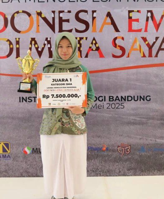 Tamara rizkyanu arta siswa sman 1 bukateja juara esai nasional yang soroti masa depan bangsa
