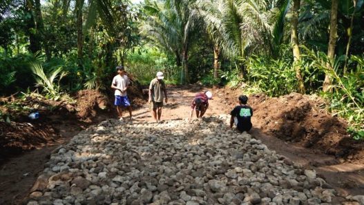 Tmmd buka jalan penghubung dua kecamatan di purbalingga