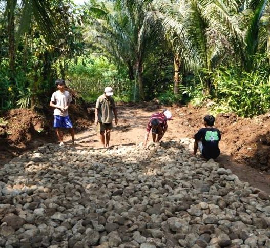 Tmmd buka jalan penghubung dua kecamatan di purbalingga