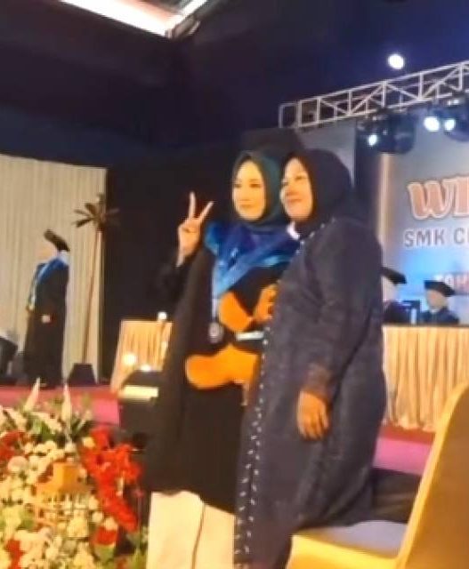 Wisuda smk cbm jadi sorotan