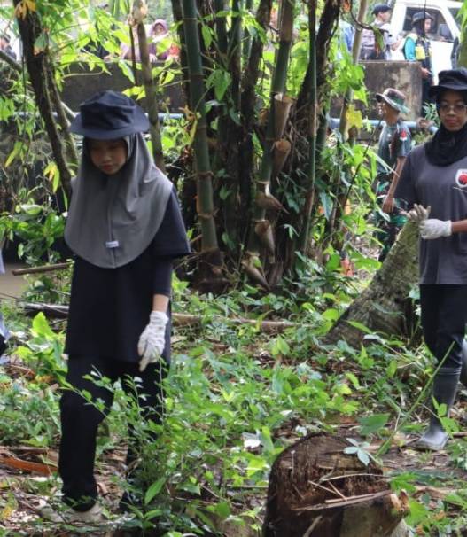 1.090 kilogram sampah plastik dibersihkan