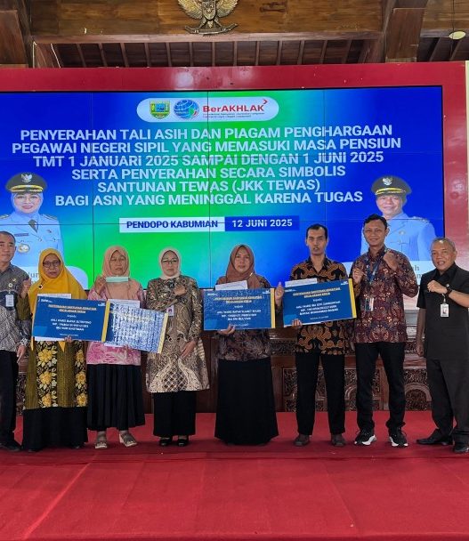 320 asn pensiun, empat mendapat penghargaan anumerta