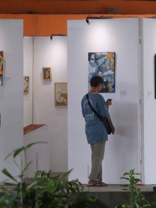 34 perupa ramaikan pameran di kolong jembatan