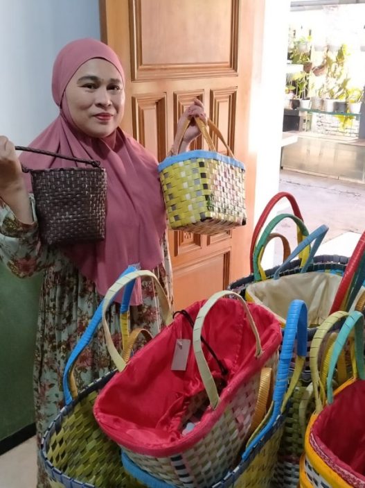 Anyaman tasnya jadi ladang berkah dan pemberdayaan