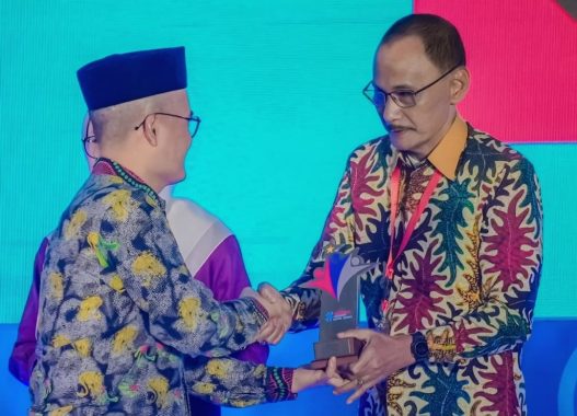 Bangkit dari daerah, raih penghargaan nasional
