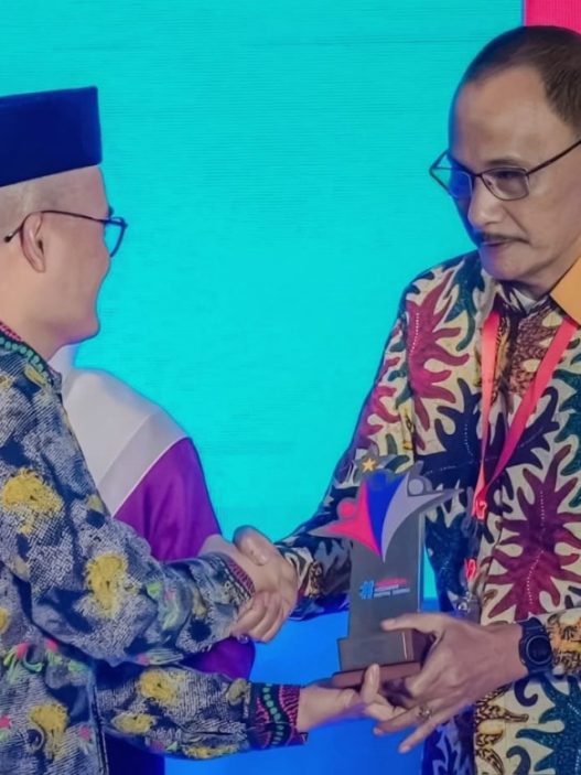 Bangkit dari daerah, raih penghargaan nasional