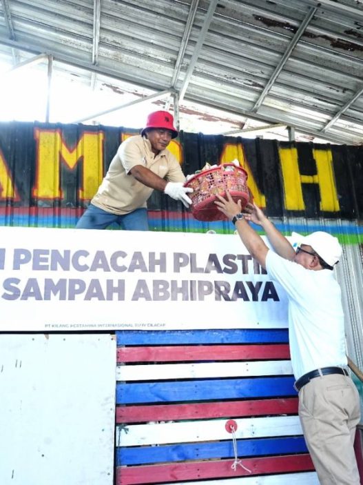 Bank sampah binaan kilang cilacap