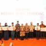 Bupati kebumen serahkan penghargaan krenova 2025, dorong inovasi anak muda dan ekonomi kreatif