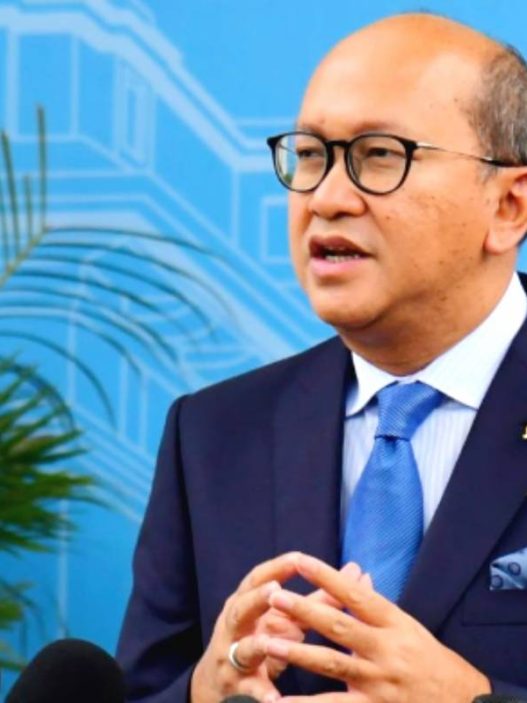 Ceo bpi danantara, rosan roeslani, akhirnya angkat bicara dan memberikan penjelasan mengenai permintaan garuda indonesia untuk mendapatkan tambahan modal guna pengadaan armada pesawat baru