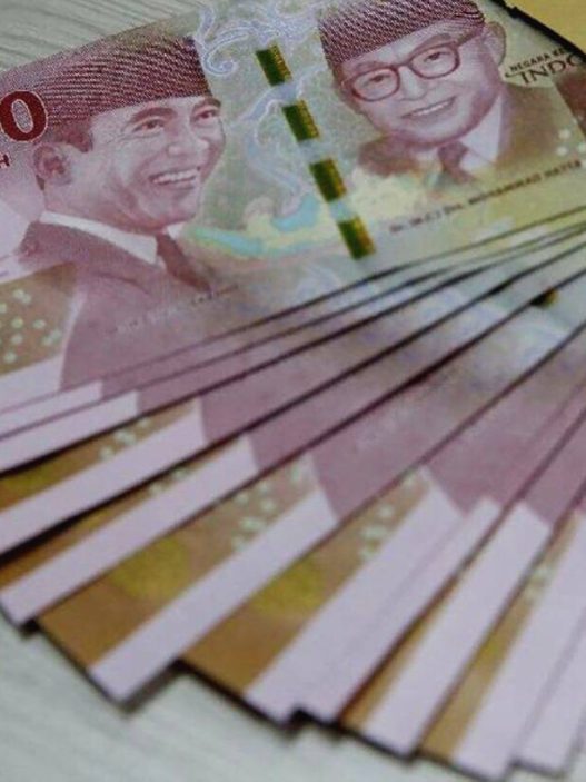 Gaji ke13 dan bansos