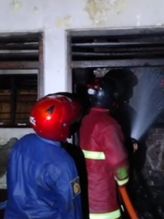Gegara tungku satu ruko terbakar