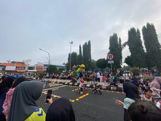 Jadi ruang sosialisasi bergerak sambil momong anak